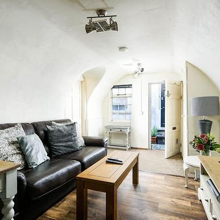 Unique 1 Bedroom Apartment-Бат Екстер'єр фото
