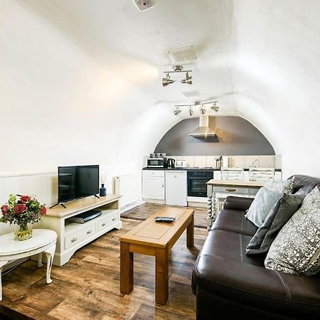 Unique 1 Bedroom Apartment-Бат Екстер'єр фото