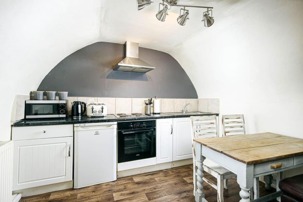 Unique 1 Bedroom Apartment-Бат Екстер'єр фото