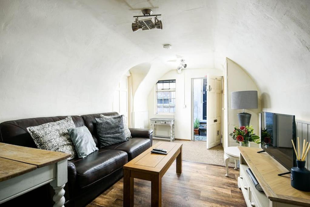 Unique 1 Bedroom Apartment-Бат Екстер'єр фото